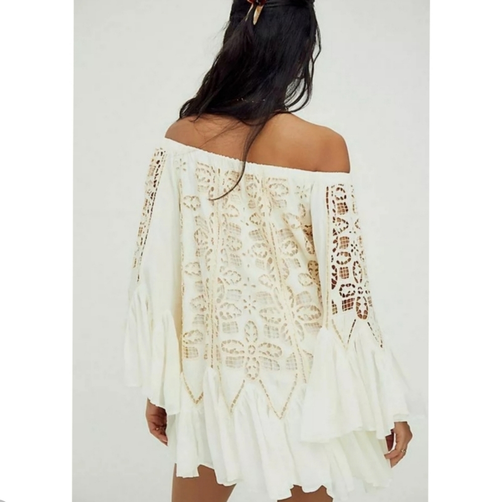 🎉HP 3/29🎉Free People Daisy Cutwork Mini Dress